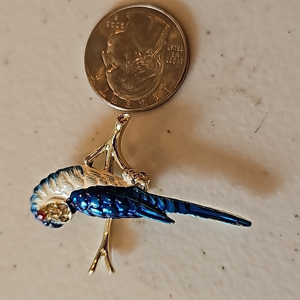 Bird pins